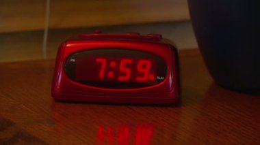 Alarm sabah 8 'de çalıyor.