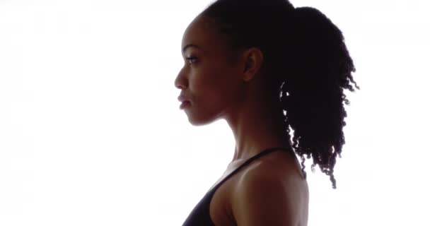 強い黒人女性のプロフィール — ストック動画