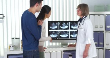 Kıdemli doktor ırklararası çift gebelik hakkında söyledi.