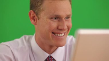 Bilgisayardaki işadamlarının iyi haberler almalarını sağla.