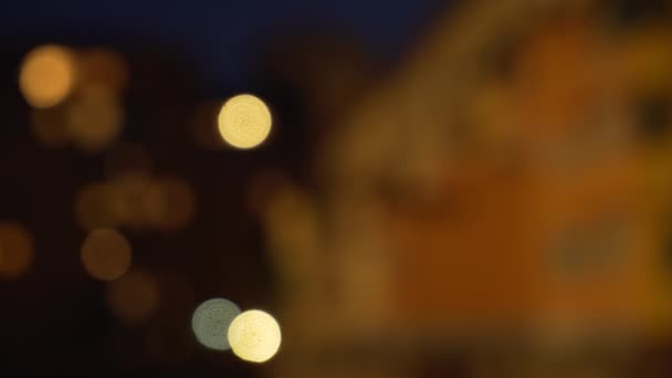 Bokeh夜景与城市灯光和建筑物 欧洲建筑风格 夜间城市灯火通明 — 图库视频影像