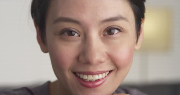Fechar Rosto Mulher Asiática Feliz — Vídeo de Stock