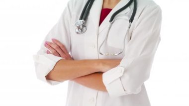 Doktor kollarını kavuştursun.