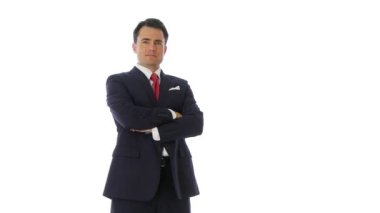 Kollarını kavuşturan iş adamının portresi