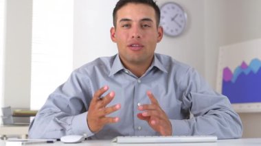 İspanyol iş adamıyla video konferansı
