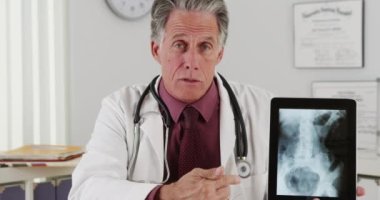 Fotoğraf makinesi xray ile konuşmak kıdemli doktor