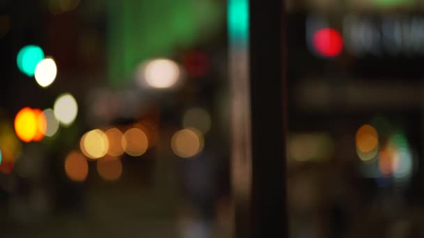 Фонова Плита Фокус Вуличного Тротуару Міста Вночі Боке Фарами Проходять — стокове відео