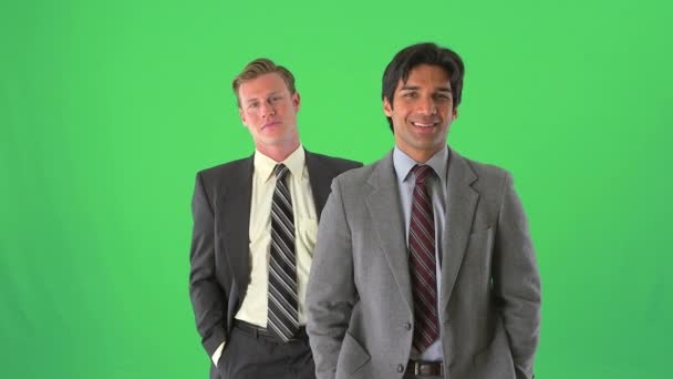 Dos Hombres Negocios Pie Sonriendo Pantalla Verde — Vídeos de Stock