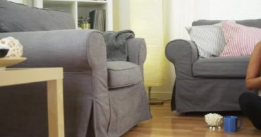 Mutlu genç tablet kullanma