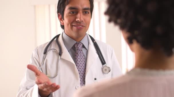 Smiling Doctor Talking Female Patient — Stock Video