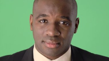 Kendine güvenen Afrikalı Amerikalı İş Adamı 'nı kapatın.