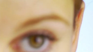 Kadın gözüne yakın çekim.