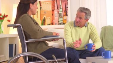 üst düzey çift evde konuşmak 