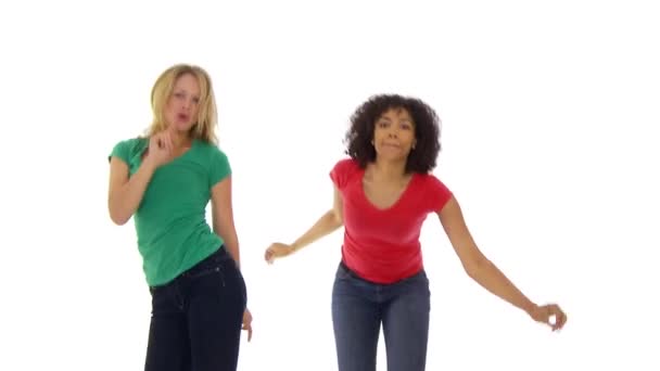 Två Kvinnor Som Dansar Vitt — Stockvideo