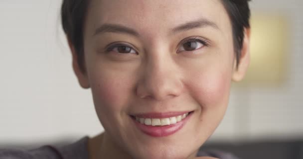 亚洲女人的脸的特写 — 图库视频影像