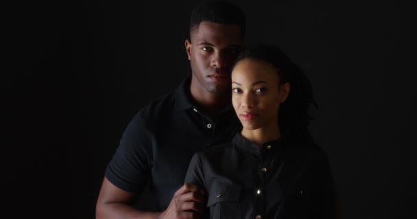 Portrait Dramatique Jeune Couple Noir Fort — Video