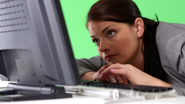 Bilgisayarlı Genç Kadınına Yakın Çekim — Stok video