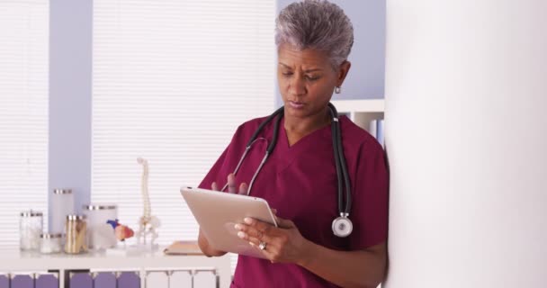 Mature Black Woman Doctor Working Tablet Office — Stock Video