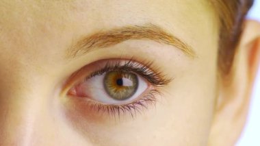 Kadın gözüne yakın çekim.