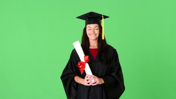 Jovem Mulher Graduada Vestido Com Diploma — Vídeo de Stock