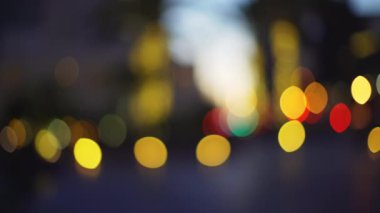 Yeşil ekran veya krom anahtar için parlayan trafik bokeh kümesi. Birleşiklik veya anahtarlama için odak dışı veya odaklanmış çekim.