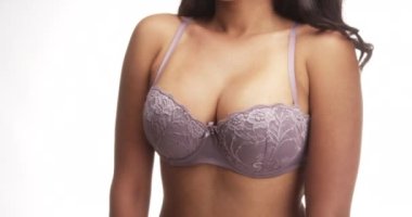 Sütyen takan seksi Meksikalı kadın