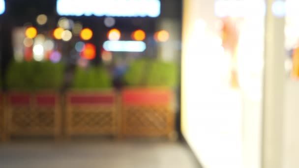 Розмитий Вигляд Сильно Освітленого Магазину Фасаді Єлисейських Полів Нічна Сцена — стокове відео