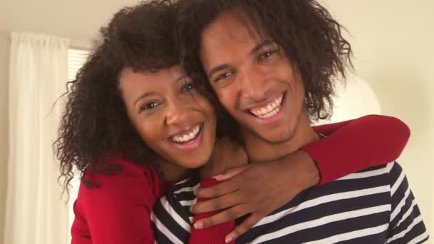 Hermosa Pareja Africana Sonriendo — Vídeos de Stock