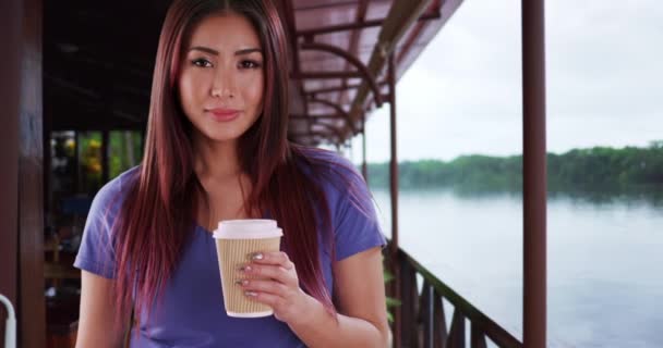Azjatyckie Kobiety Stojącej Restauracji Kawy — Wideo stockowe