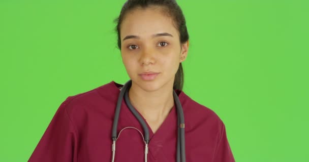 Médico Posa Para Retrato Tela Verde Tela Verde Para Ser — Vídeo de Stock