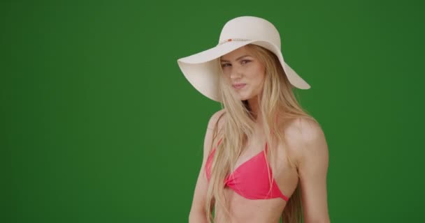 Piękna Młoda Kobieta Ciesząca Się Swoim Czasem Plaży Zielonym Ekranie — Wideo stockowe