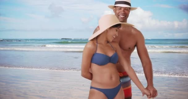 Černý Pár Oceánu Chová Hravě Afroameričtí Pár Flirtuje Dovolené — Stock video