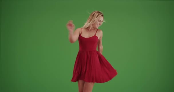 Mulher Feliz Dançando Vestido Vermelho Tela Verde Tela Verde Para — Vídeo de Stock