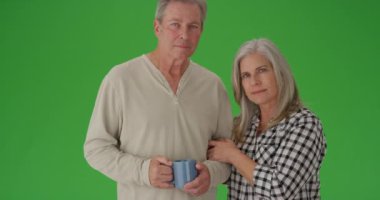 Büyüleyici olgun beyaz çift ciddi arıyorsunuz