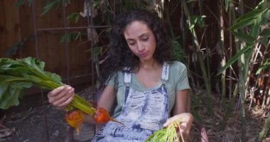 Kokulu ve sebze arıyorum genç İspanyol kadın