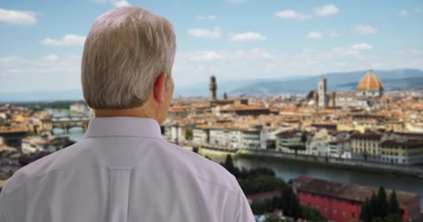 Anziani Maschio Caucasico Gode Paesaggio Urbano Firenze Mentre Vacanza Italia — Video Stock