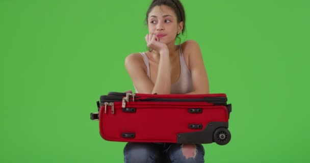 Tusenårig Latinamerikansk Flicka Väntar Sin Tur Grön Skärm Grön Skärm — Stockvideo