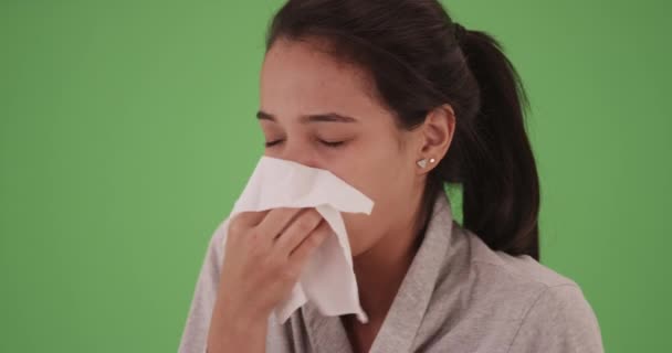 Jeune Fille Millénaire Qui Mouche Sur Écran Vert Sur Écran — Video