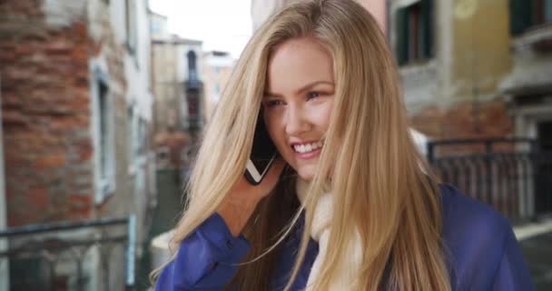 Blonde White Female Vacation Venice Makes Call Back Home See — Stock Video