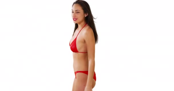 Una Chica Hispana Juega Sobre Fondo Blanco Bikini Rojo Una — Vídeos de Stock