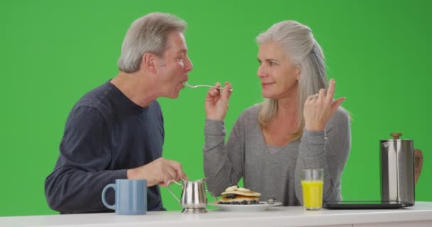 Deux Bonnes Personnes Âge Moyen Partageant Petit Déjeuner — Video