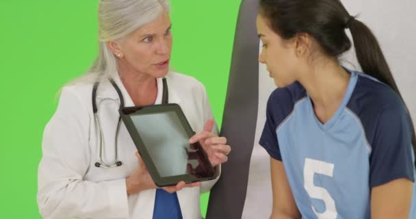 Genç Yaralı Bir Oyuncu Yeşil Ekranda Röntgenlerini Görüyor Anahtar Birleşik — Stok video