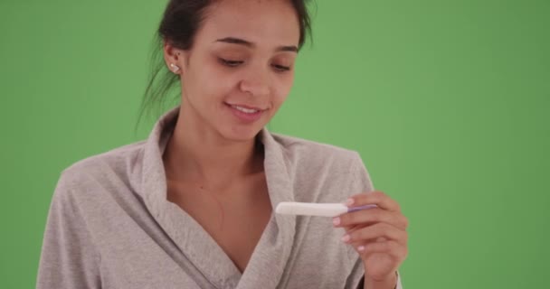 Latynoska Kobieta Szczęśliwa Jest Ciąży Zielonym Ekranie Zielonym Ekranie Klucza — Wideo stockowe