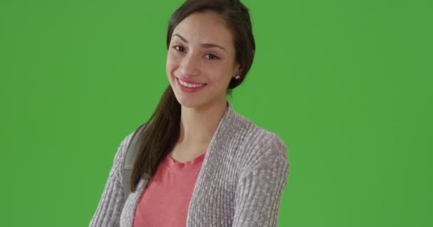 Latinamerikansk Flicka Poserar För Ett Porträtt Grön Skärm Grön Skärm — Stockvideo