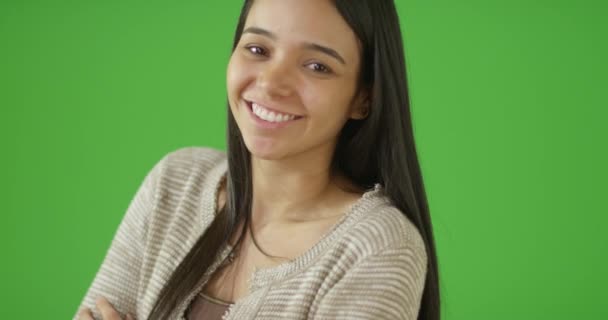Ung Kvinna Ler Mot Kameran Grön Skärm Grön Skärm Som — Stockvideo