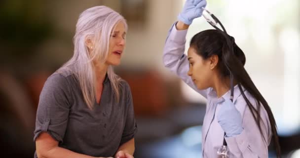 Doctor Makes Home Visit Help Elderly Woman Older Woman Gets — Stock Video