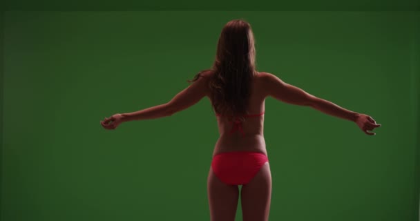 Сексуальна Жінка Дивиться Щось Відстань Зеленому Екрані Зеленому Екрані Клавіатури — стокове відео