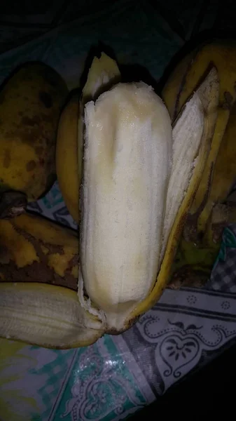 Közel Egy Sárga Fehér Banán — Stock Fotó