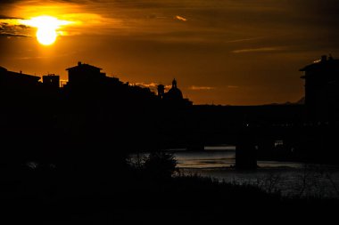 Floransa 'nın Arno nehrinin güzel uzantısı
