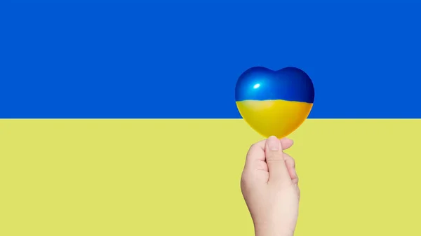 Mão Segurando Coração Com Impressão Bandeira Nacional Ucrânia Mãos Espaço — Fotografia de Stock